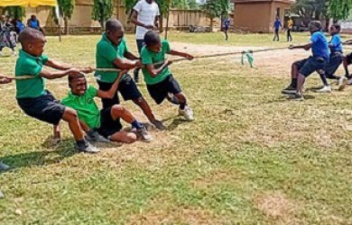 image of children playin tug of war