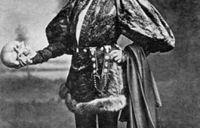 Sara Bernhardt plays Hamlet