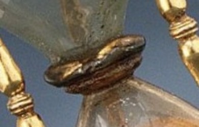 image of an hour glass